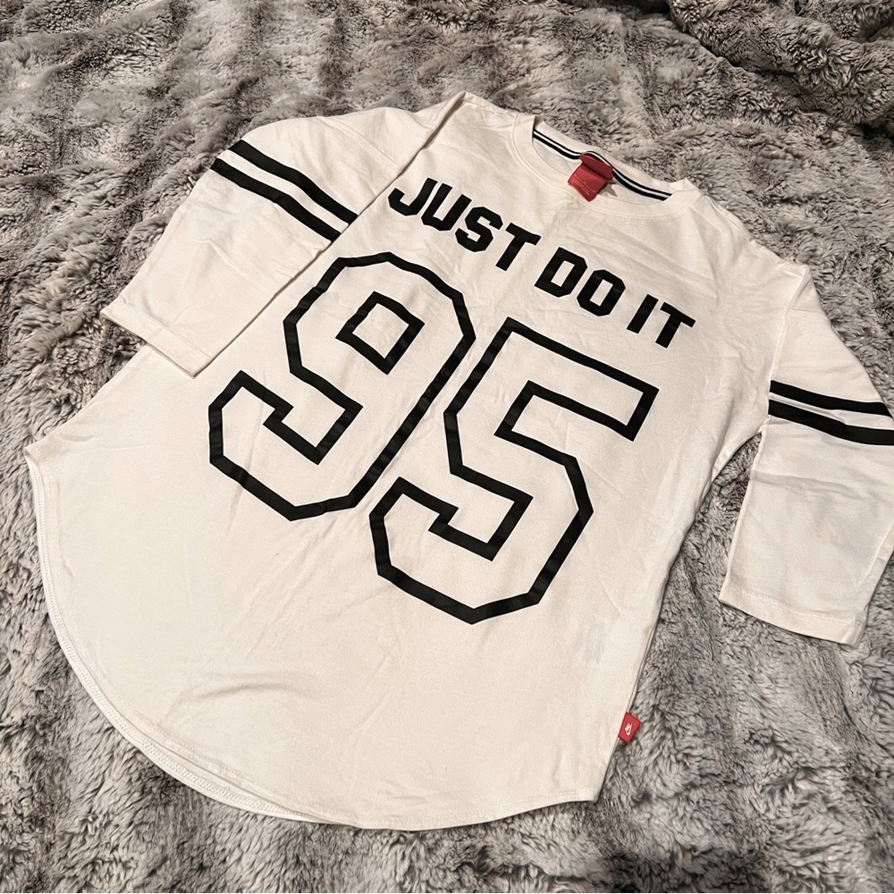 LIKE NEW Nike Just Do It Shirt Graphic Jersey Tunic T-shirt 95 White 3/4 Sleeve
